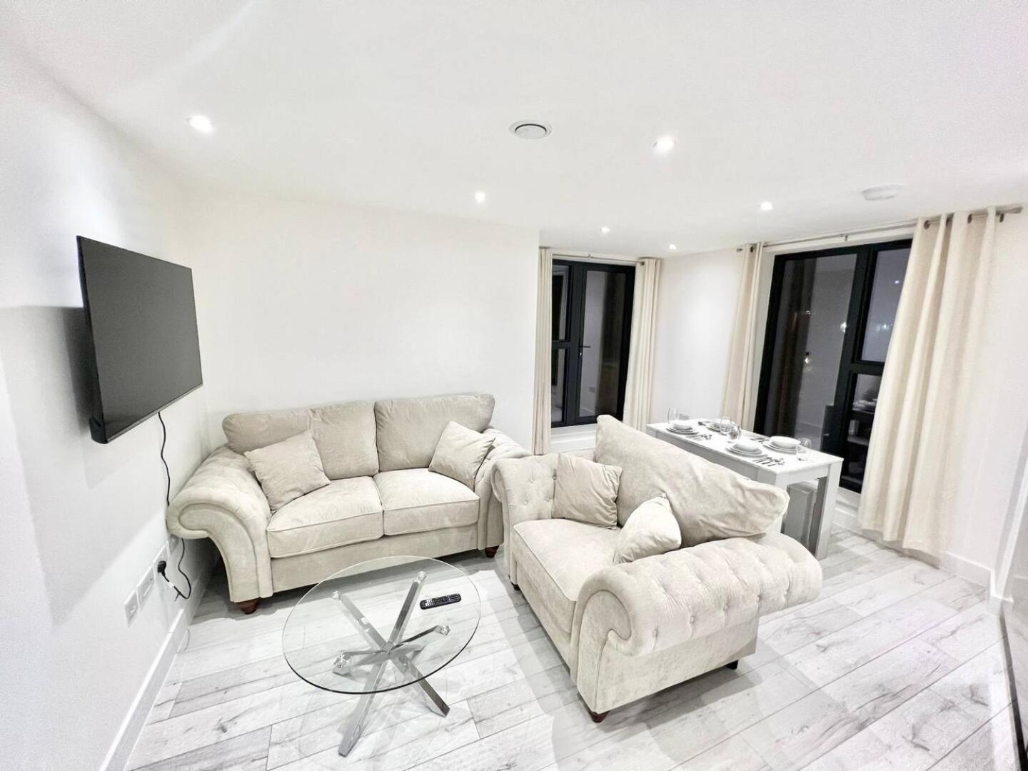 Queens Luxury Apartments Wembley Stadium - Лондон Екстериор снимка