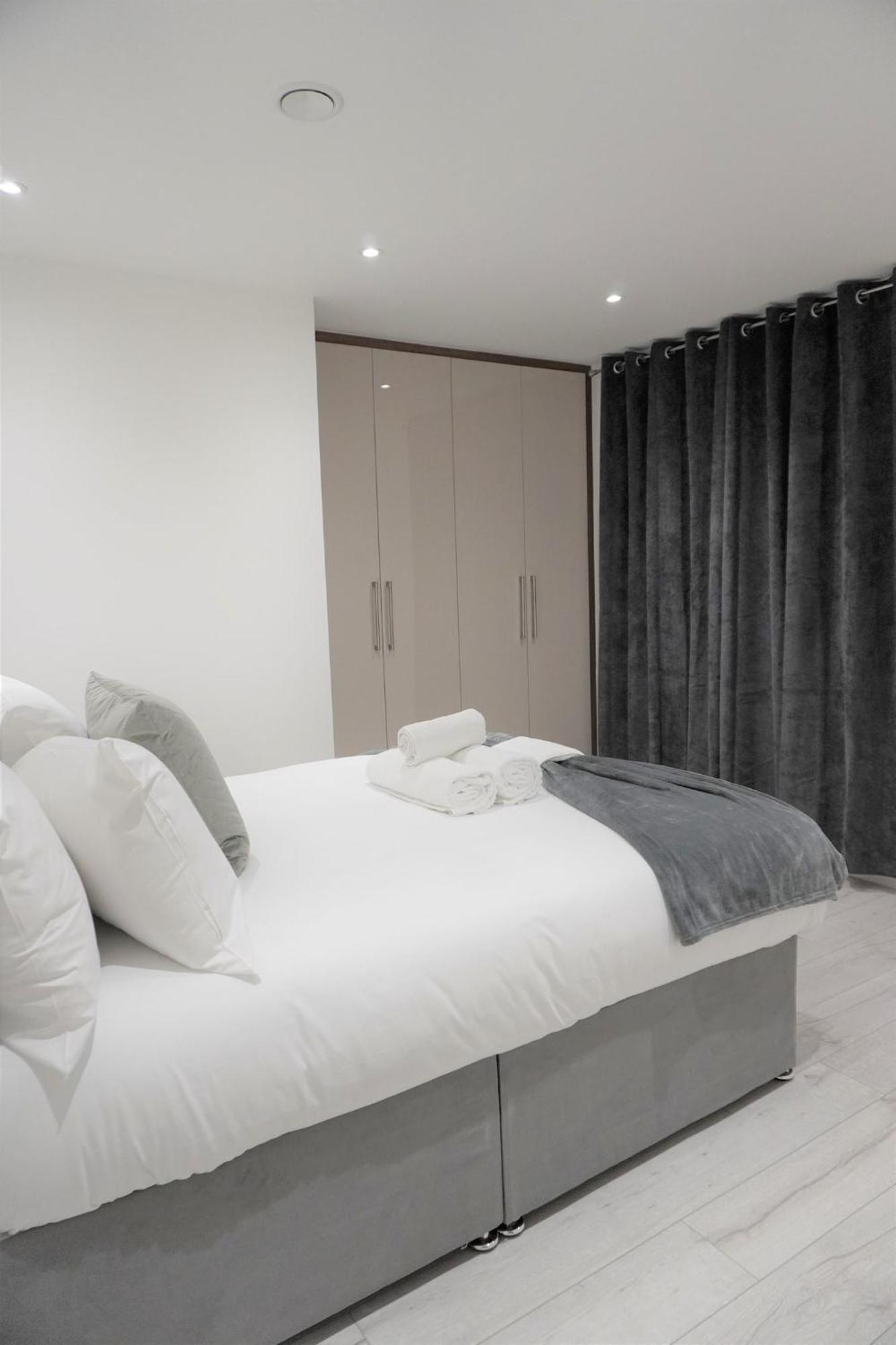 Queens Luxury Apartments Wembley Stadium - Лондон Екстериор снимка