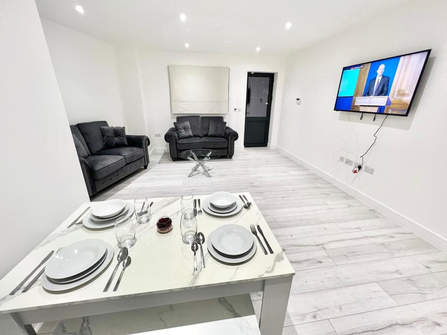 Queens Luxury Apartments Wembley Stadium - Лондон Екстериор снимка